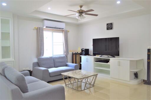 3 Bedrooms Villa / Single House in Green Field Villa 2 East Pattaya HS0051