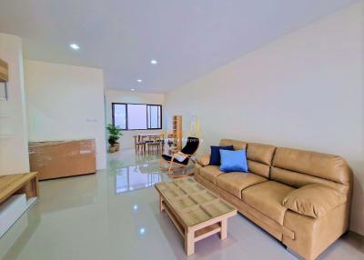 3 Bedrooms Townhouse in The Delight Cozy East Pattaya H010976