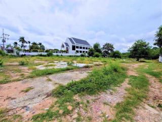 Land available in Bang Lamung L010924