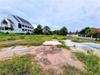 Land available in Bang Lamung L010924