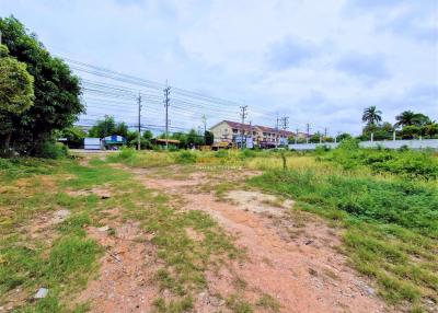 Land available in Bang Lamung L010924