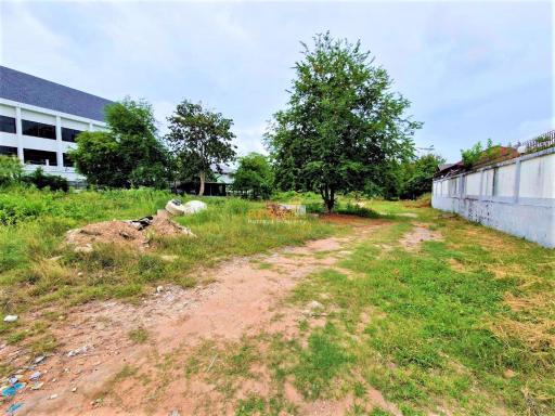 Land available in Bang Lamung L010924