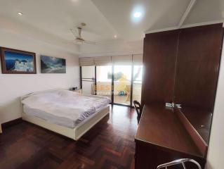 3 Bedrooms Condo in Garden Cliff Condominium 1 Wongamat C010893