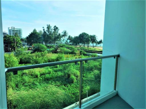 Studio Condo in Beachfront Jomtien Residence Na Jomtien C010273