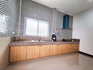 3 Bedrooms Villa / Single House East Pattaya H010814