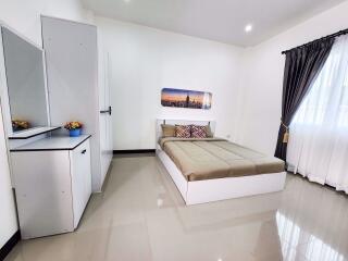 3 Bedrooms Villa / Single House East Pattaya H010814