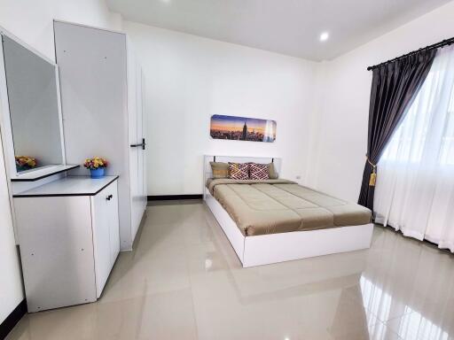 3 Bedrooms Villa / Single House East Pattaya H010814