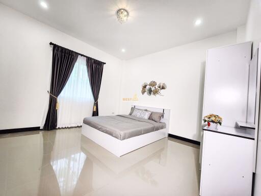 3 Bedrooms Villa / Single House East Pattaya H010814