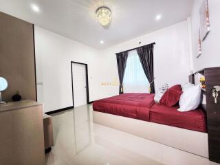 3 Bedrooms Villa / Single House East Pattaya H010814