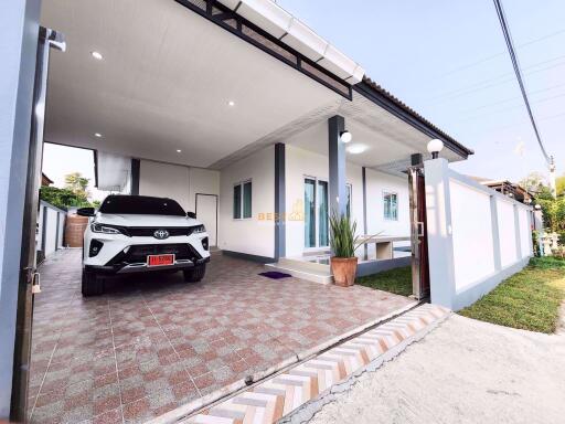 3 Bedrooms Villa / Single House East Pattaya H010814