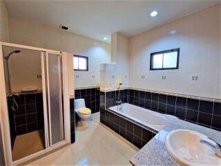 3 Bedrooms Villa / Single House in SP Village 2 East Pattaya H010906