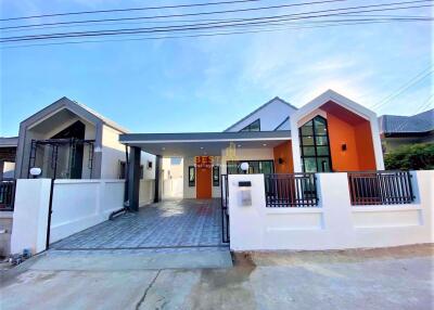 3 Bedrooms Villa / Single House in The Grace 88 Village Nong Pla Lai H010836