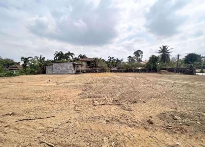 Land available in Baan Ampur L010474