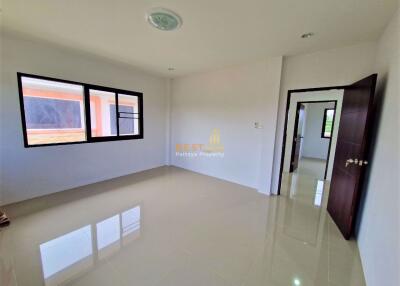 3 Bedrooms Villa / Single House Huay Yai H010832