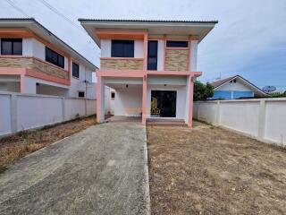 3 Bedrooms Villa / Single House Huay Yai H010834