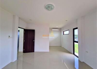 3 Bedrooms Villa / Single House Huay Yai H010834