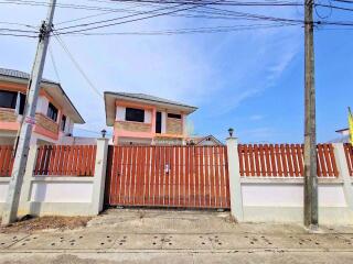 3 Bedrooms Villa / Single House Huay Yai H010834