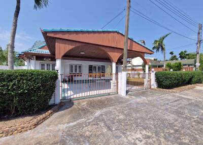 4 Bedrooms Villa / Single House in Pattaya Greenville East Pattaya H010808