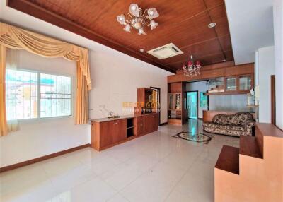 4 Bedrooms Villa / Single House in Pattaya Greenville East Pattaya H010807
