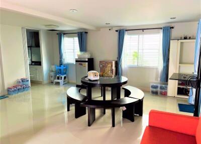 6 Bedrooms Villa / Single House in Baan Pruksanara East Pattaya H010699