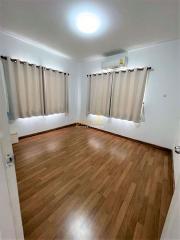 3 Bedrooms Villa / Single House Bang Lamung H010533