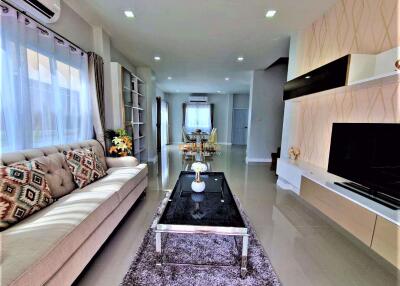 3 Bedrooms Villa / Single House in Grand PMC 7 East Pattaya H010315