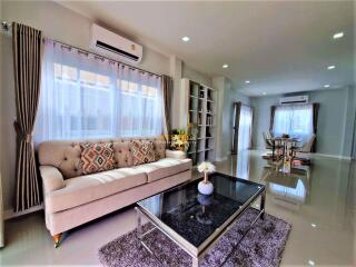 3 Bedrooms Villa / Single House in Grand PMC 7 East Pattaya H010315