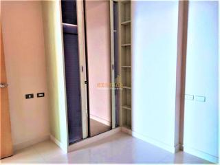 2 Bedrooms Condo in Beachfront Jomtien Residence Na Jomtien C010271