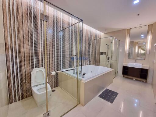 2 Bedrooms Condo in The Cove Pattaya Wongamat C002935