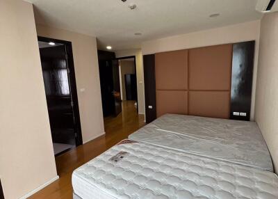 2 bed Condo in Villa Sikhara Khlong Tan Nuea Sub District C020314