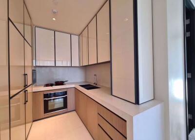 2 bed Condo in BEATNIQ Sukhumvit 32 Khlongtan Sub District C016014