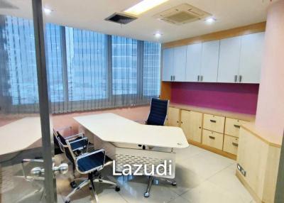 587 SQ.M Office for rent in Green Tower