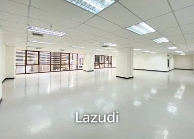 387 SQ.M Office for rent in Asoke