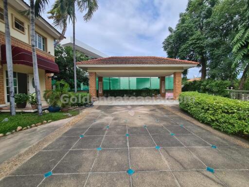 4-Bedrooms House with large garden - Moo Baan Nanthawan Srinakarin