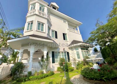 4-Bedrooms single house with garden in secure compound - Bang Na