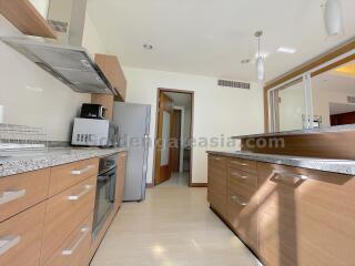 3-Bedrooms in Quiet Low-rise Apartment - Ploenchit / Wireless Road