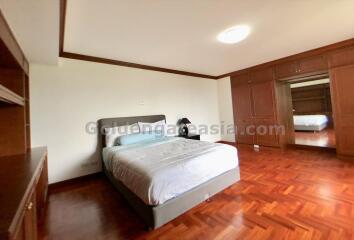 Spacious 2-Bedrooms plus study Condo for rent - Chidlom BTS