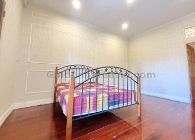 3-Bedrooms House with Garden and Private Pool - Thonglor-Ekkamai-Soonvijai