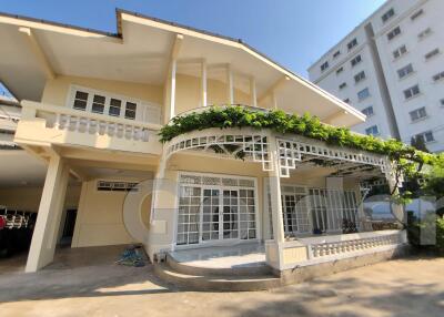 3-Bedrooms House with Garden and Private Pool - Thonglor-Ekkamai-Soonvijai