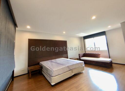 3-Bedroom Modern House in small compound with swimming pool - Petchburi Road / Ekkamai