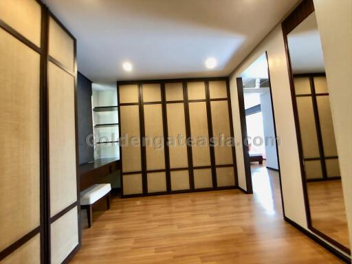 3-Bedroom Modern House in small compound with swimming pool - Petchburi Road / Ekkamai