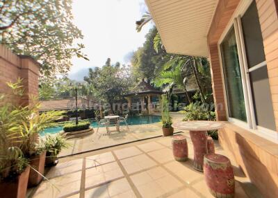 3-Bedroom Modern House in small compound with swimming pool - Petchburi Road / Ekkamai