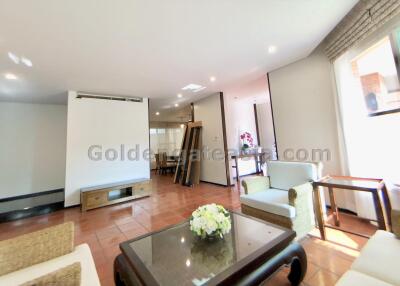 3-Bedroom Modern House in small compound with swimming pool - Petchburi Road / Ekkamai