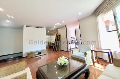 3-Bedroom Modern House in small compound with swimming pool - Petchburi Road / Ekkamai