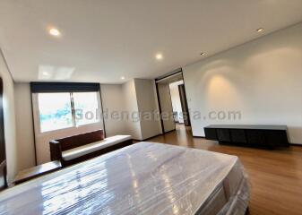 3-Bedroom Modern House in small compound with swimming pool - Petchburi Road / Ekkamai