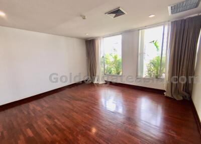 Spacious 3-Bedrooms Family Apartment - Sathorn, Close to BTS Saint Louis