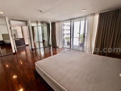 Spacious 3-Bedrooms Apartment - Sathorn Close to BTS St.Louis