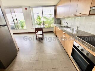 Spacious 3-Bedrooms Apartment - Sathorn Close to BTS St.Louis