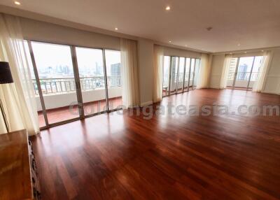 Spacious Modern 2-Bedrooms plus study condo - Sathorn