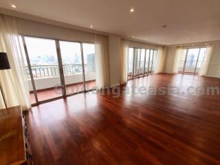 Spacious Modern 2-Bedrooms plus study condo - Sathorn